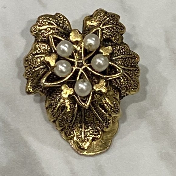 Vintage Clip On Earrings Leaf Brushed Gold Tone Faux Pearl 3/4” - Picture 8 of 12